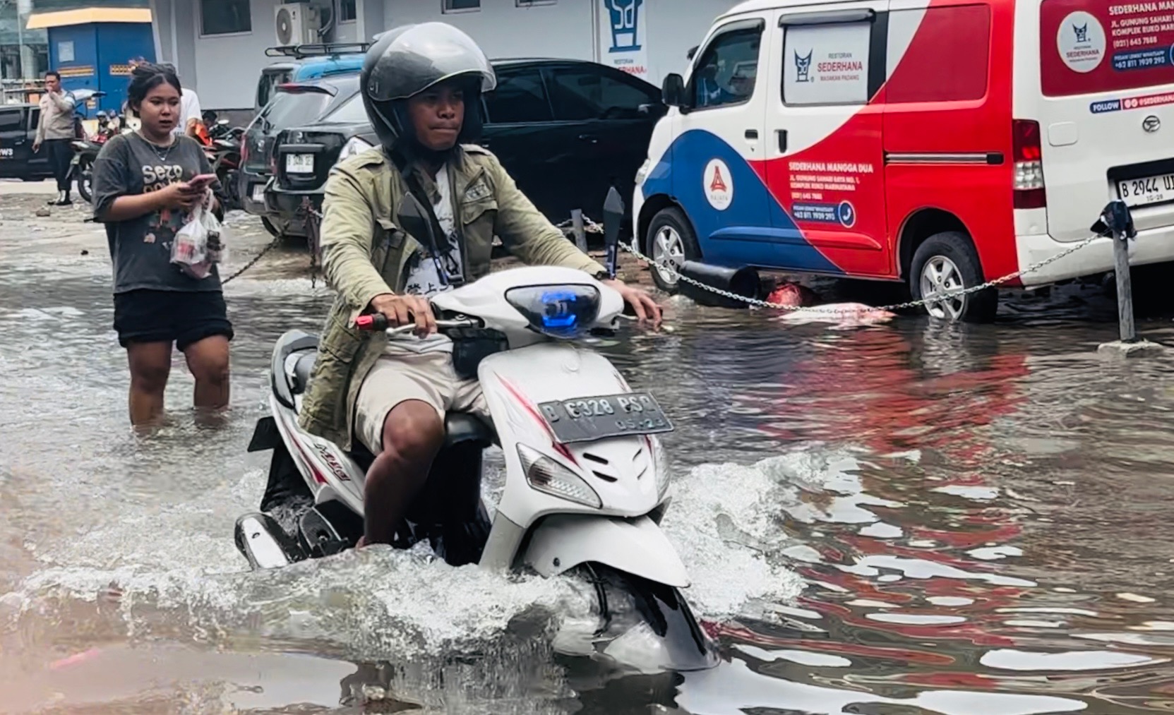 Daftar 17 Rute Transjakarta Terdampak Banjir Hari Ini, Berikut Kondisi Ketinggian Air