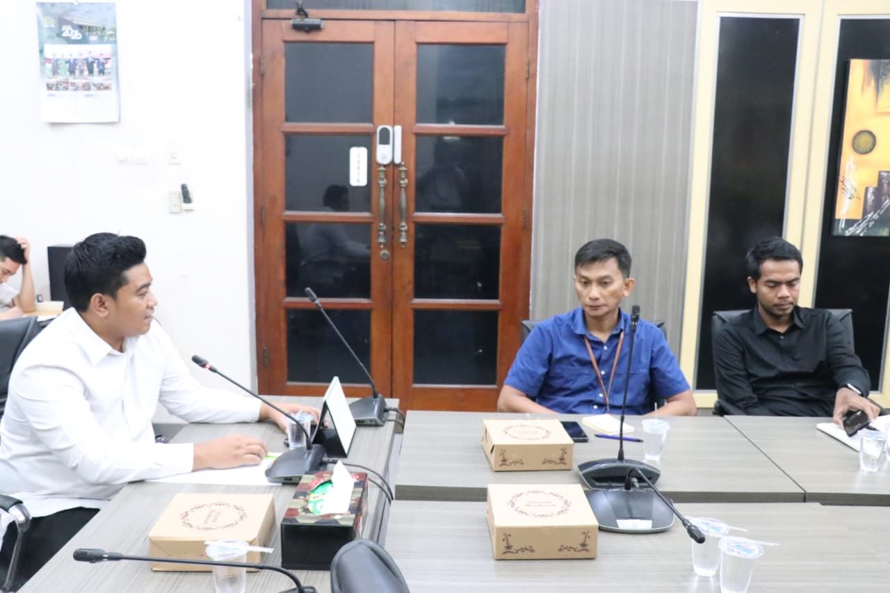 Audiensi, Ketua DPRD Gresik M Syahrul Munir Tegur PT Pos Indonesia terkait Perobohan Bekas Asrama VOC 