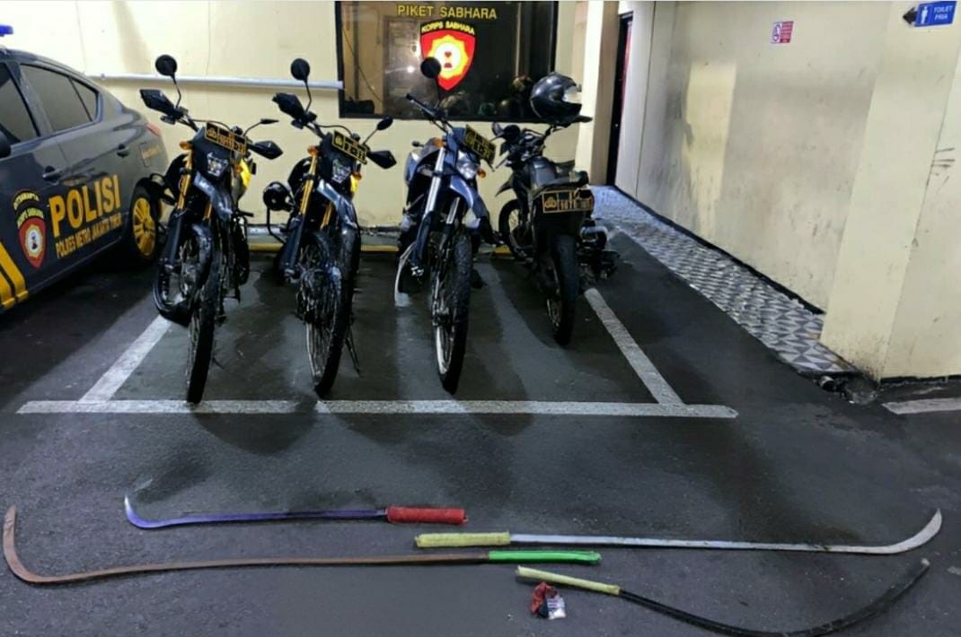 Brimob Gagalkan Tawuran Dini Hari di Ciracas, 4 Sajam Diamankan