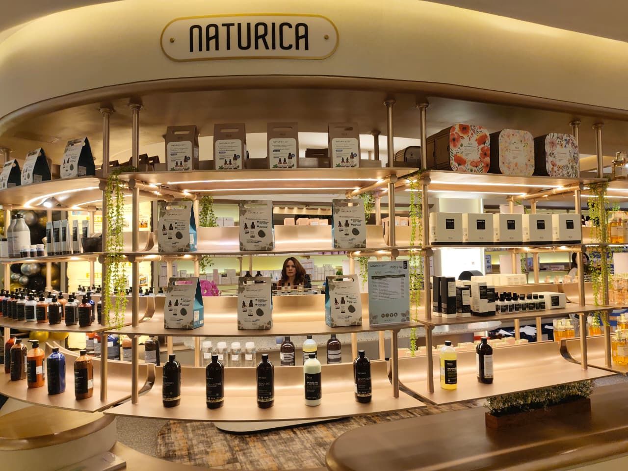 Trend Baru! Gerai Kecantikan Kini Ada Coffee Corner, Tampil Cantik Sambil Ngopi di Beauty World