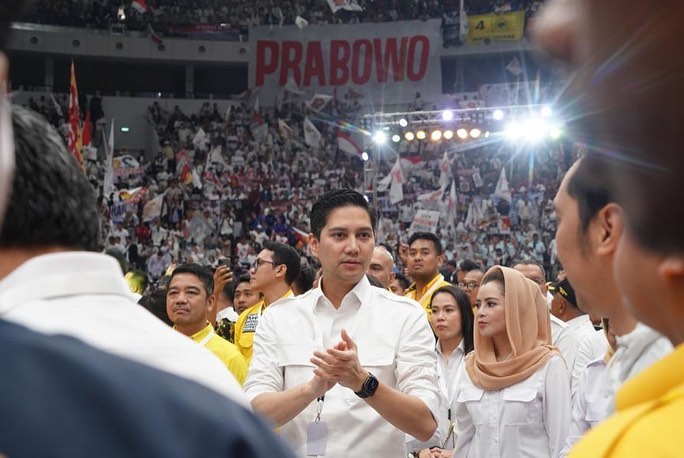 Jelang Debat Perdana, Prabowo Tetap Fokus Tugas Sebagai Menhan, Serahkan Pesawat Karya Anak Bangsa 