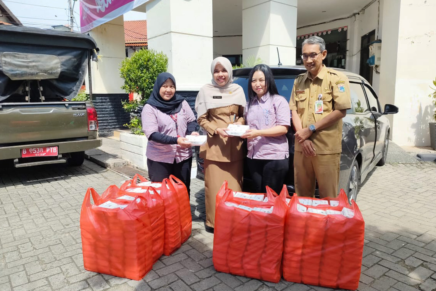 Sigap di Tengah Bencana: Wahana Salurkan Logistik Makanan untuk Korban Banjir