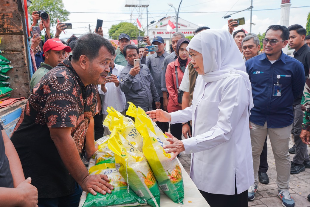 Kendalikan Inflasi, Gubernur Khofifah Gelar Pasar Murah di Kota Pasuruan