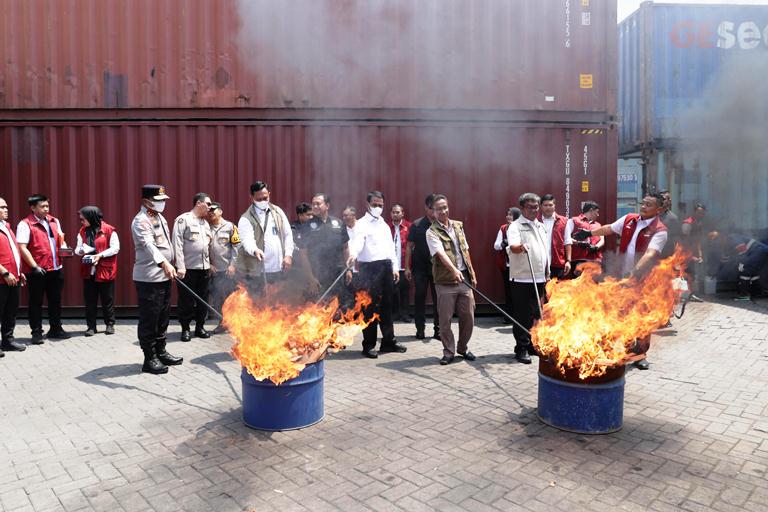 Polda Jatim Gagalkan Penyelundupan 72 Ton Bawang Bombai Tanpa Dokumen Karantina