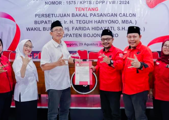 Teguh Haryono dan Farida Hidayati Resmi Daftar ke KPU Bojonegoro: Yakin Metal, Menang Total bersama PDIP!