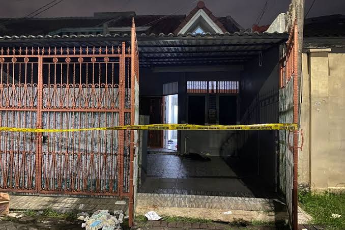 Olah TKP di Lokasi Kematian Satu Keluarga di Kalideres, Polda Metro Jaya Temukan Bungkus Makanan