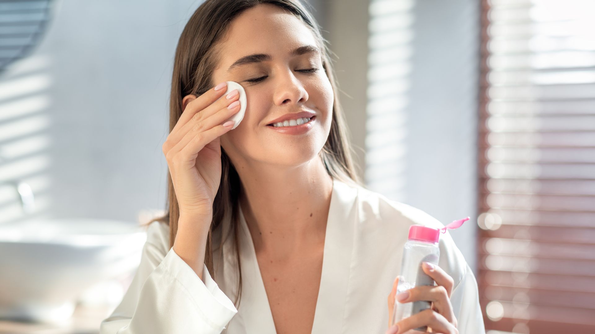 Mengenal Micellar Water, Pembersih Wajah