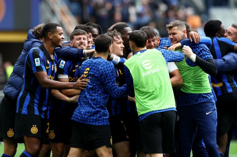 Inter Milan vs Fiorentina 2-1: Dua Gol Telat Bawa Nerazzurri ke Puncak