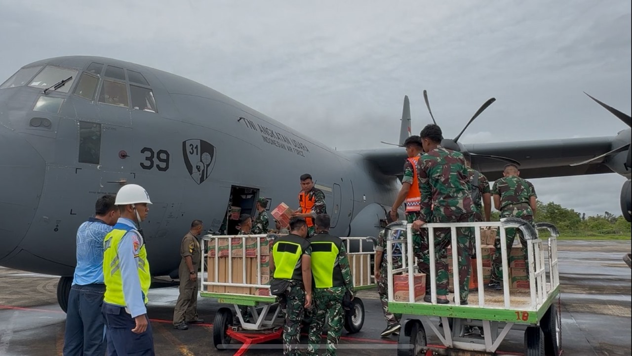 Akses Darat Terputus, Pesawat Baru Airbus A400M TNI AU Diterjunkan ke Sumatera untuk Drop Bantuan