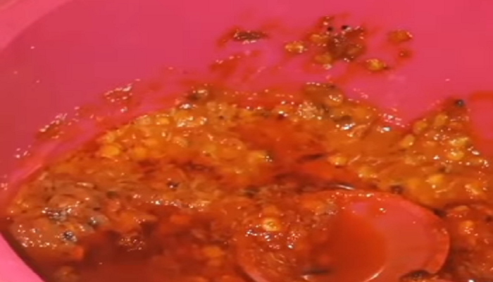 Waduh! Setelah Kasus Bakso Mirip Buntut Tikus, Muncul Video Viral Diduga Belatung di Sambal Nasi Goreng