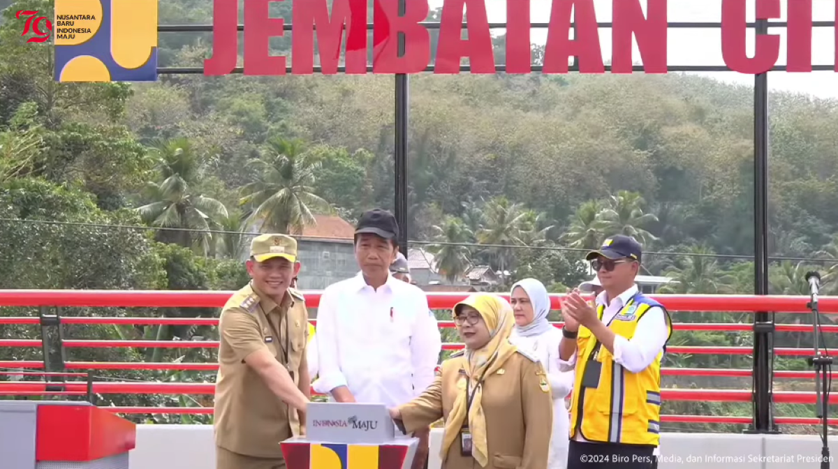 Setelah Kunker Yogya, Jokowi Resmikan Jembatan Hingga Bendungan di Jawa Barat