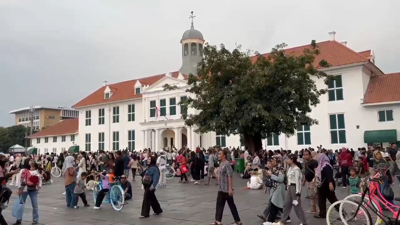 Cuaca Ekstrem Tak Menentu, Manda Lebih Pilih Liburan Natal dan Tahun Baru ke Kota Tua