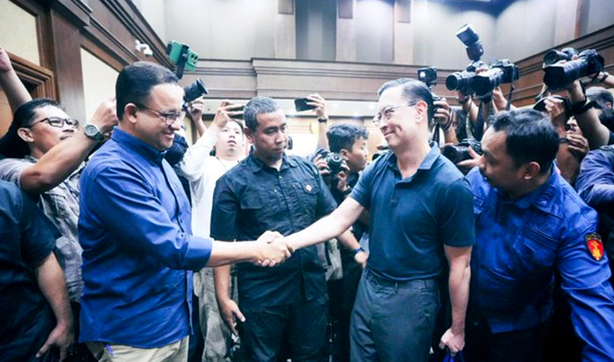 Anies Baswedan Beri Dukungan Moril Tom Lembong di Sidang Perdana Kasus Dugaan Korupsi Impor Gula