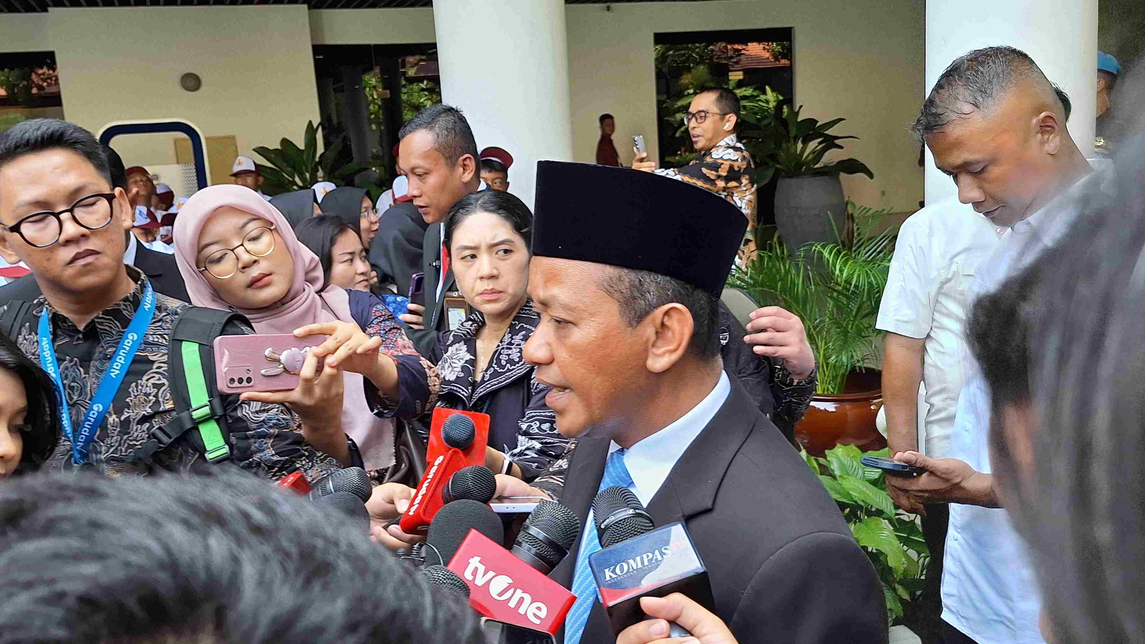 Bahlil Sebut Pemerintah akan Evaluasi Total Tambang Longsor di Cirebon
