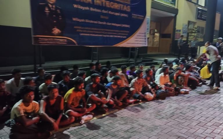 Polisi Gerebek Penampungan Pengungsi Rohingya di Pekanbaru