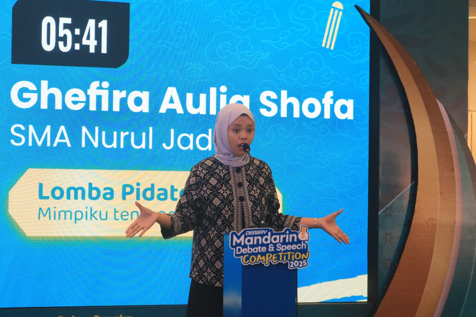 Pidato Bahasa Mandarin, Santri Nurul Jadid Ghefira Aulia Ajak Generasi Muda Gemar Membaca 