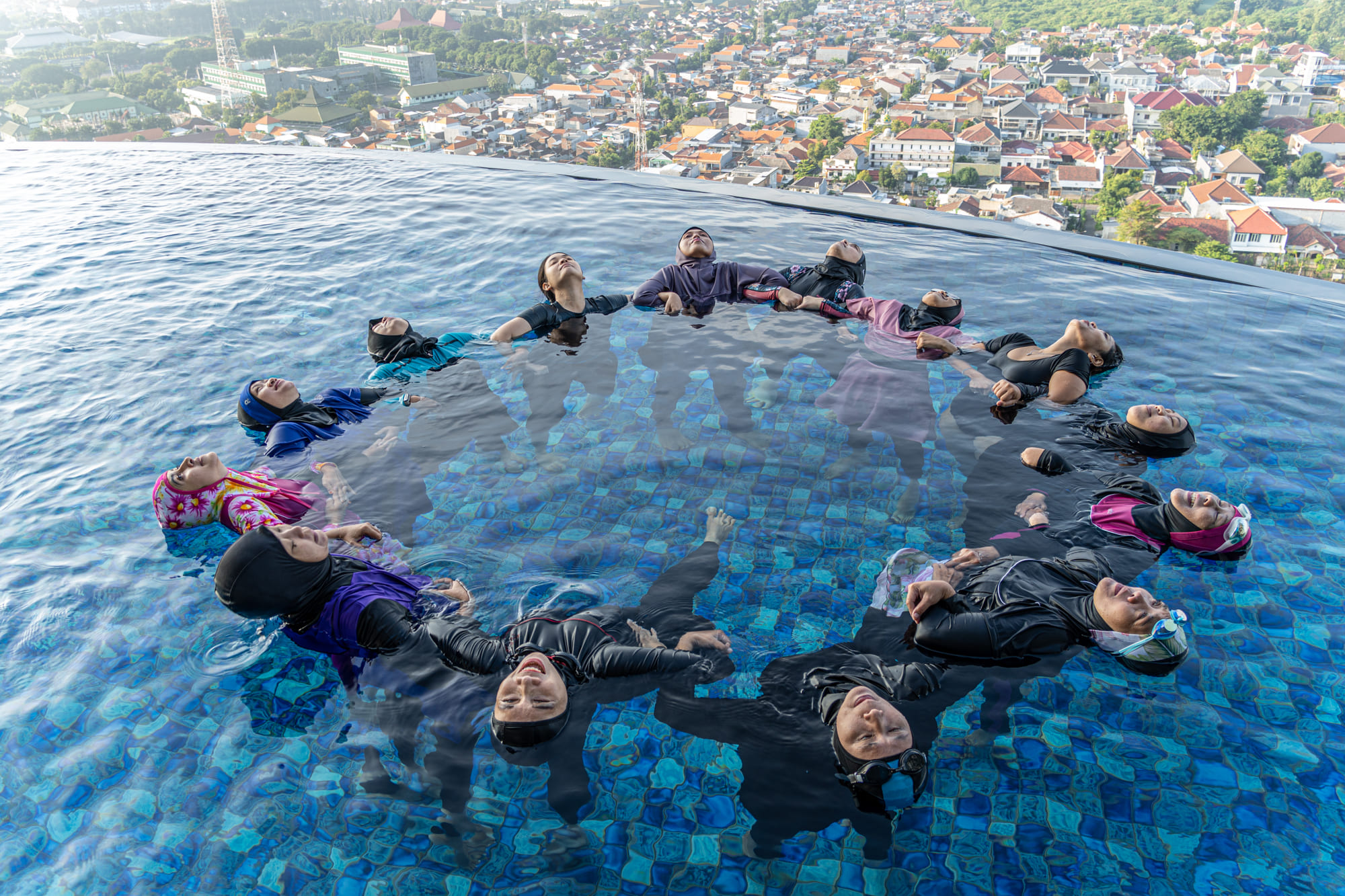 Merayakan Hari Kebahagiaan Internasional dengan Aqua Workout