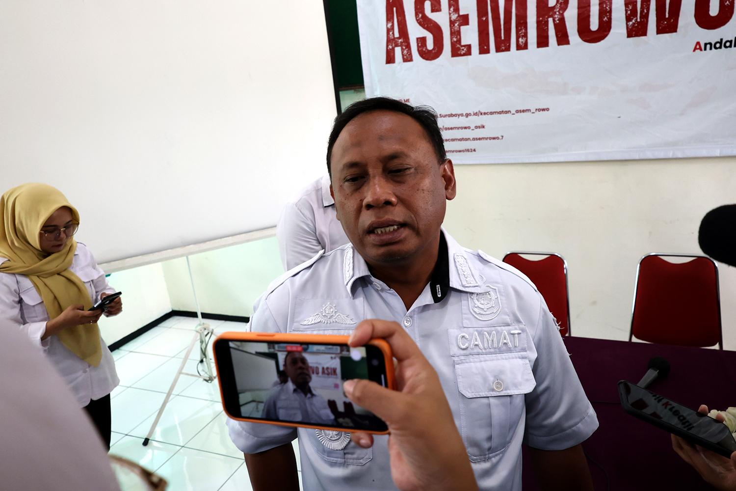 Kronologi Lengkap Camat Asemrowo Digerebek Warga hingga Dituduh Simpan Wanita di Kantor