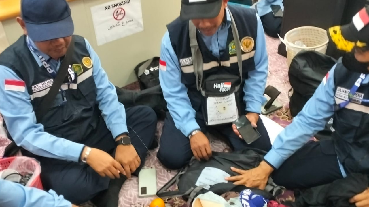 Jamaah Diminta Tak Bawa Payung dan Kabel Rol ke Kabin Pesawat