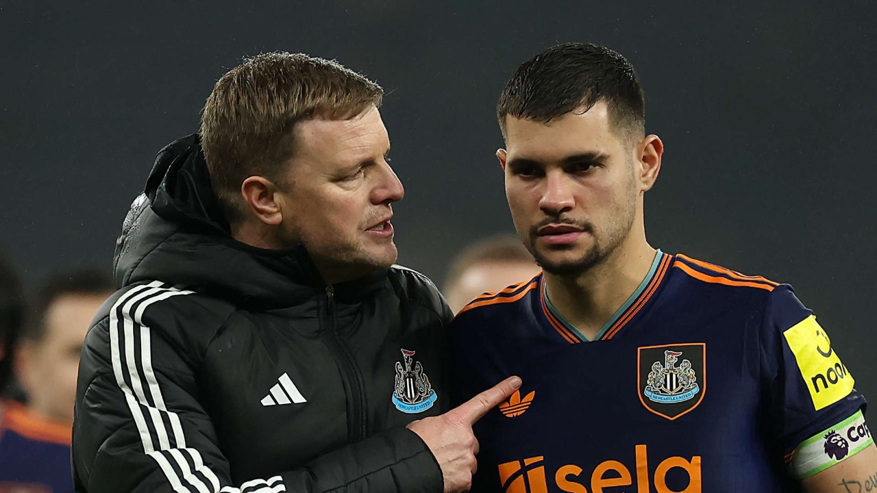 Newcastle Dilanda Krisis, Eddie Howe Tepis Rumor Guimaraes ke Man United