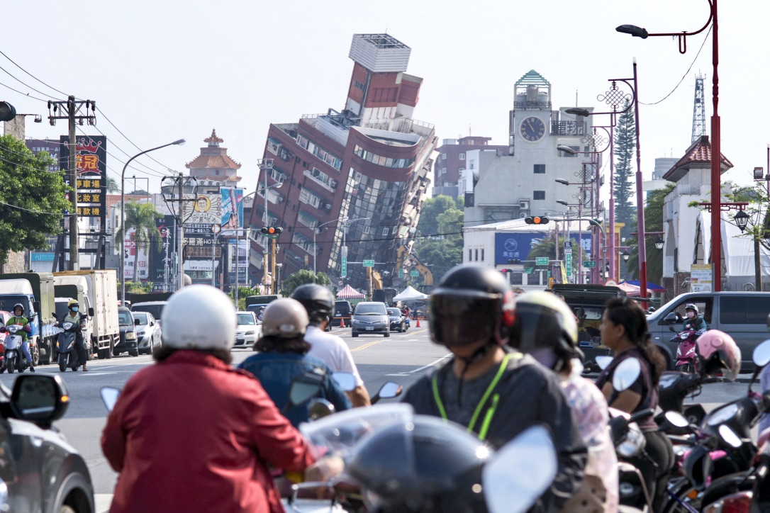 Selamat Tinggal, Gedung Uranus yang Miring akibat Gempa Taiwan akhirnya Dirobohkan