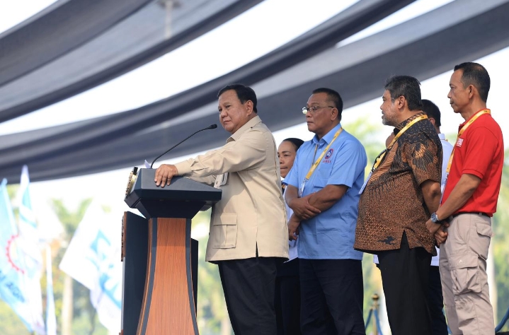 Catat Langsung Keluhan Buruh di Monas, Prabowo Sahkan Dua Perpres Perlindungan Pekerja