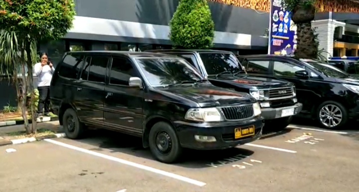Pelat Nomor Mobil Pria Bawa Pistol Pukul Sopir Taksi Online Ternyata Palsu, Aslinya Ada di Polda Metro Jaya