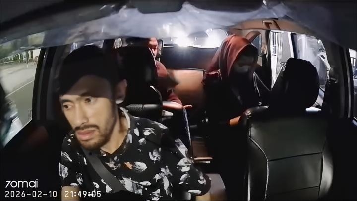 Rasain, Duo Sejoli yang Mesum di Taksi Online Bakal Dipanggil Polisi!