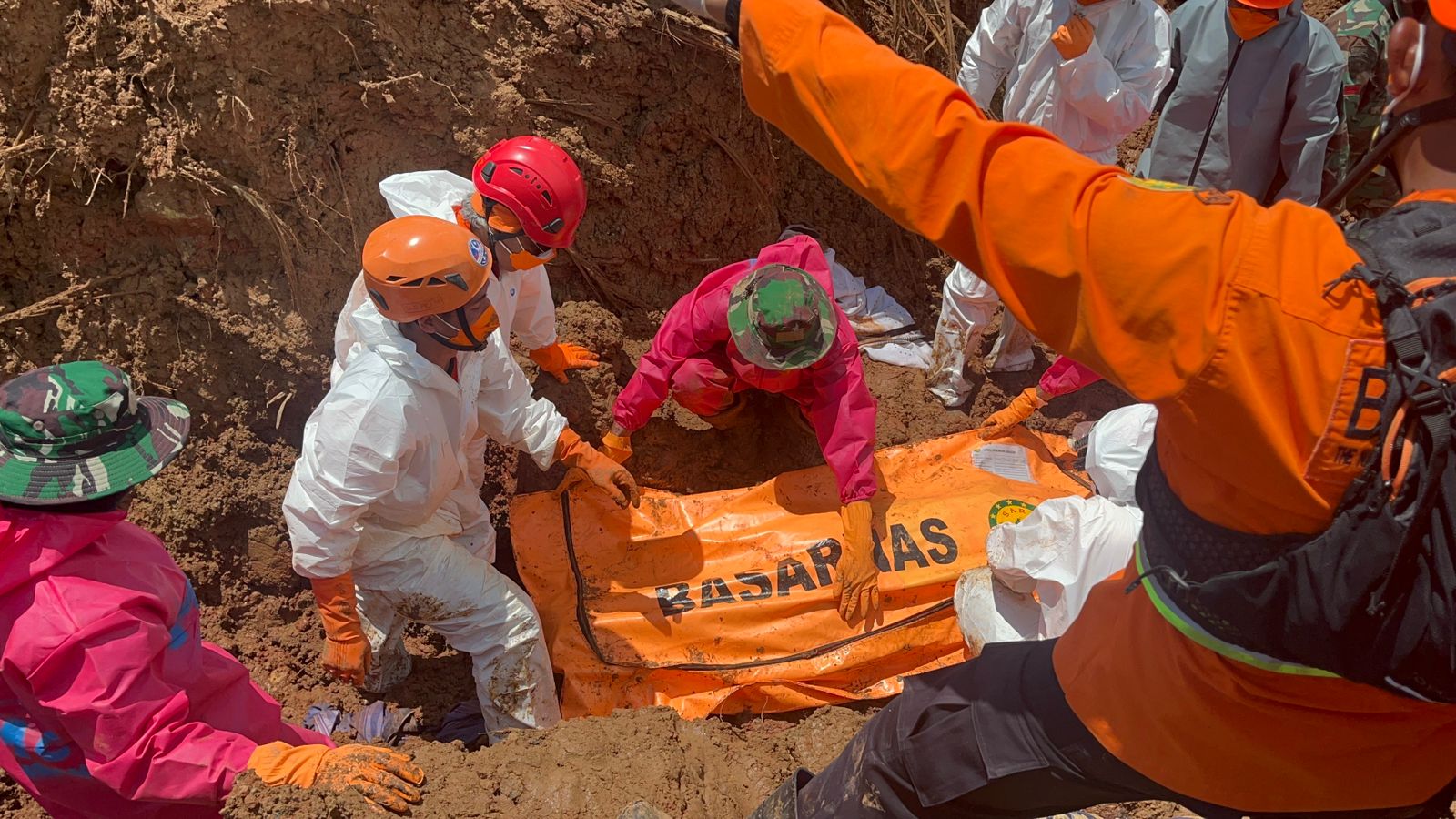 Operasi SAR Longsor Cilacap Diperpanjang, Tiga Orang Masih Hilang 
