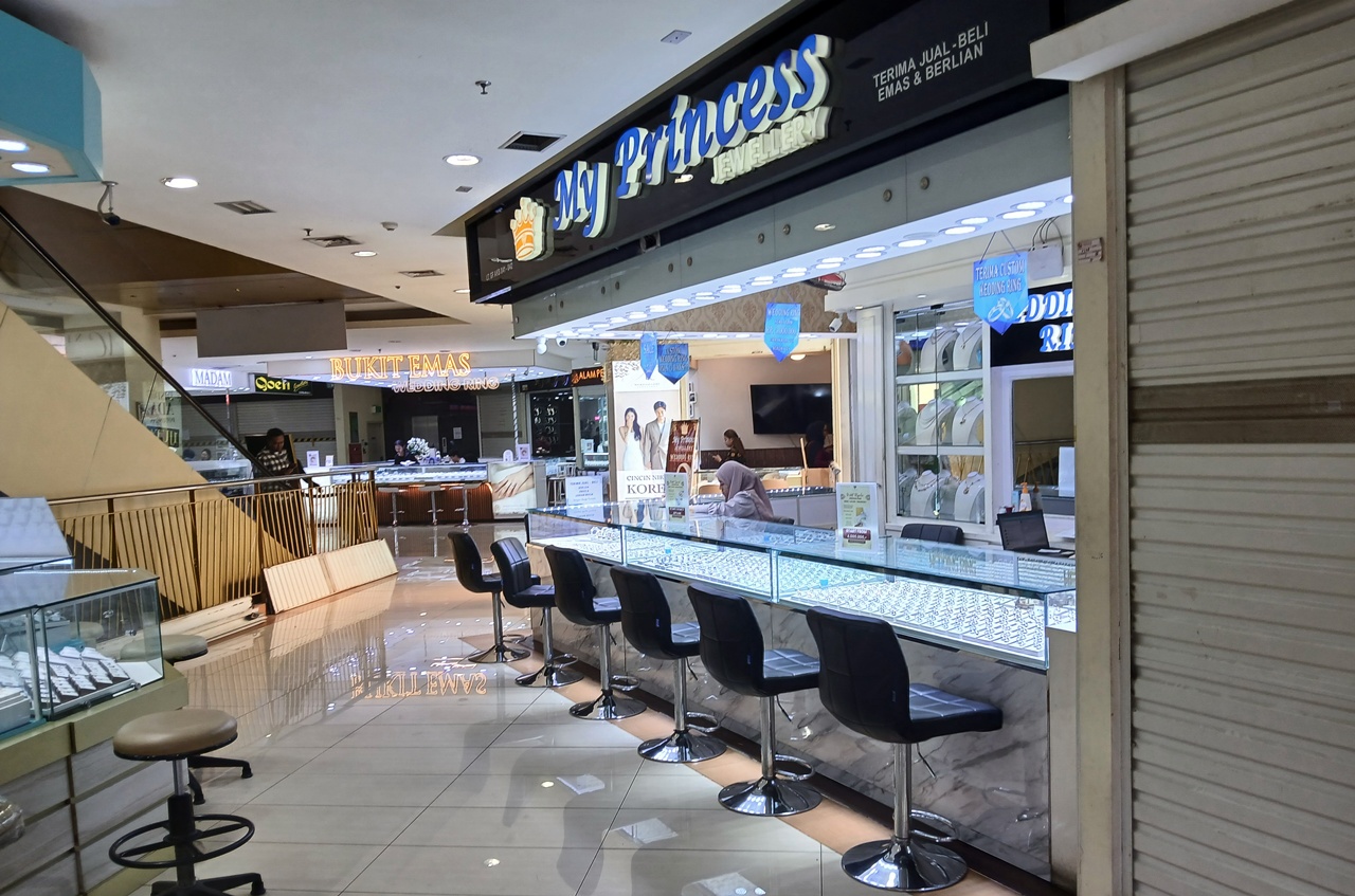 Ekspektasi Pemangkasan Suku Bunga Meningkat, Harga Emas Melonjak Naik