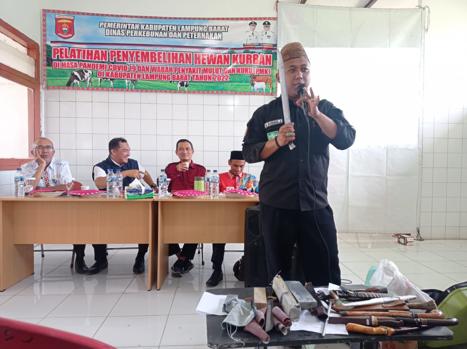 Disbunnak Lambar Gelar Pelatihan Penyembelihan Hewan Kurban
