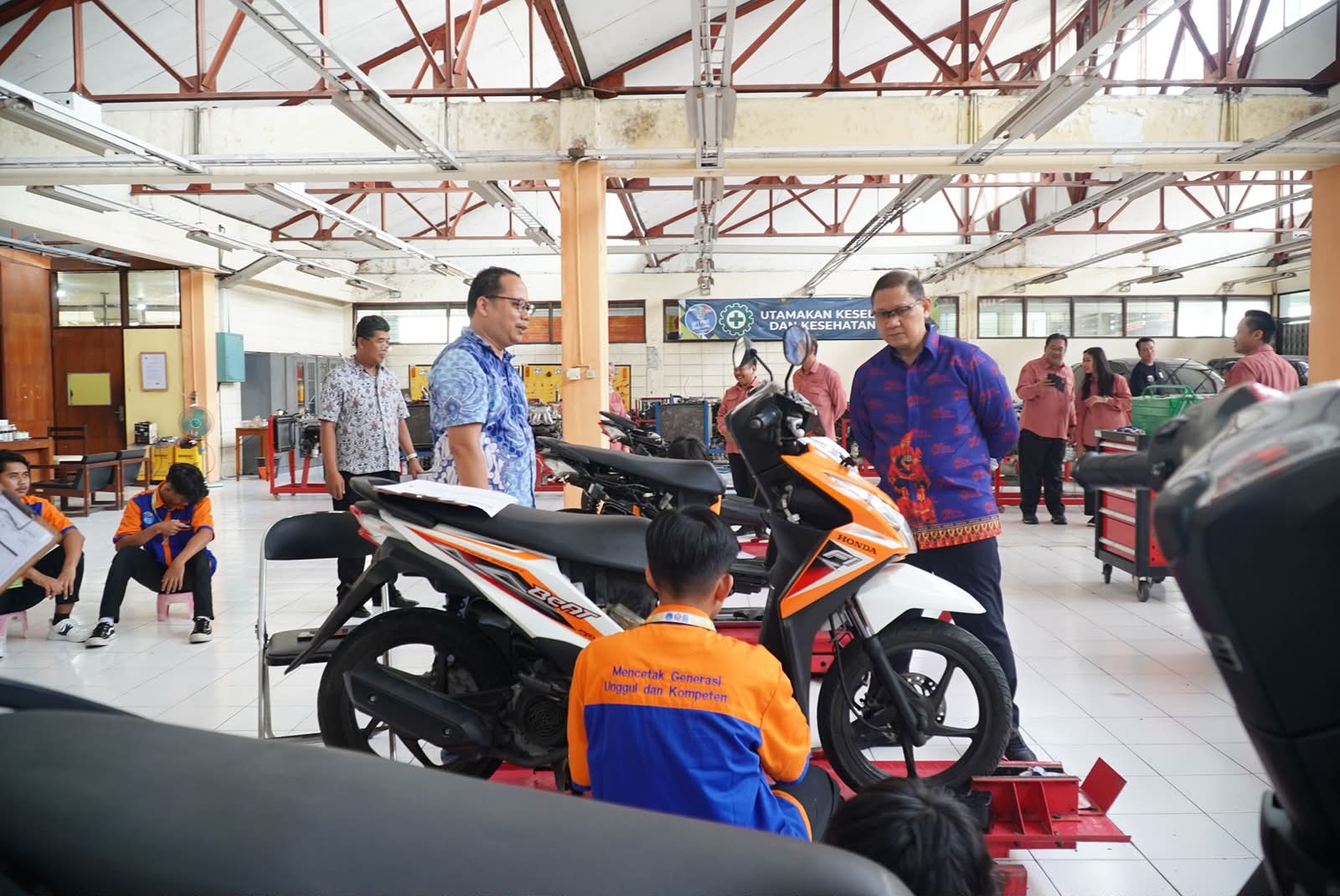 HUT ke-81 Pemprov Jatim: Dindik Gelar Servis Motor Gratis Libatkan 350 SMK
