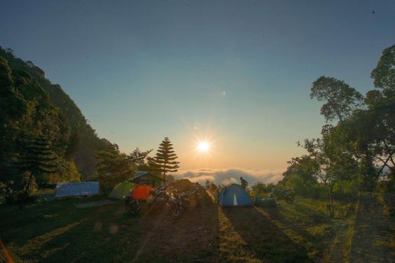 Camping Asyik di Gazebo Wilis Sembari Menikmati Wisata Air Terjun Dolo