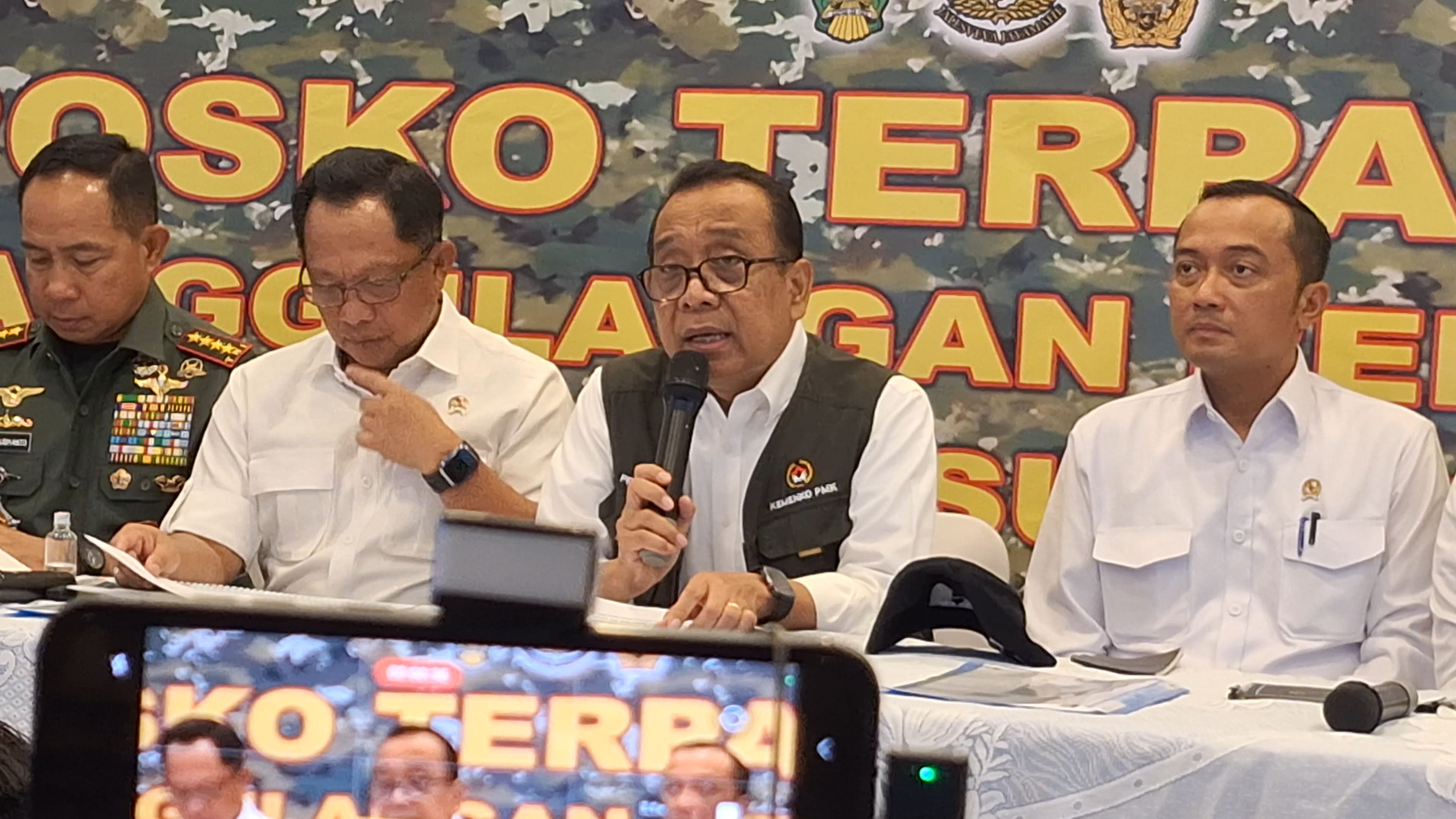 Pratikno Luruskan Isu Penjarahan di Gudang Bulog: Warga Sedang Ambil Beras Lima Kiloan