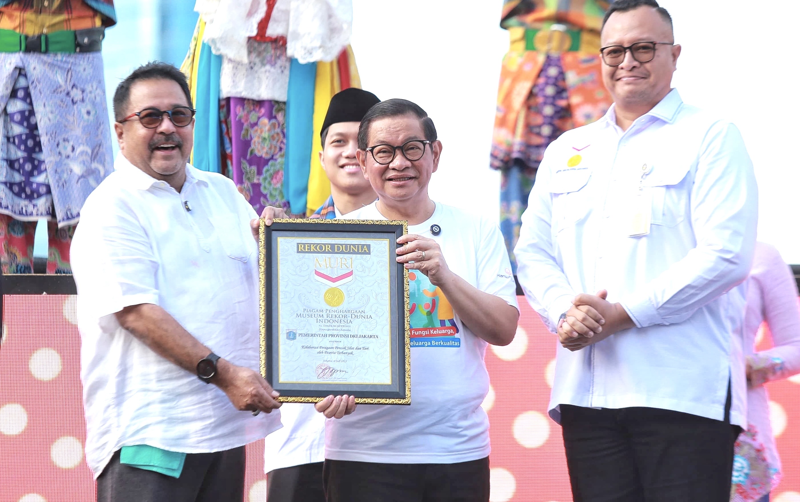 Pecah! Jakarta Dalam Warna Sabet Rekor MURI, Tampilkan 7.000 Pesilat dan Penari, Ada Ayu Ting Ting