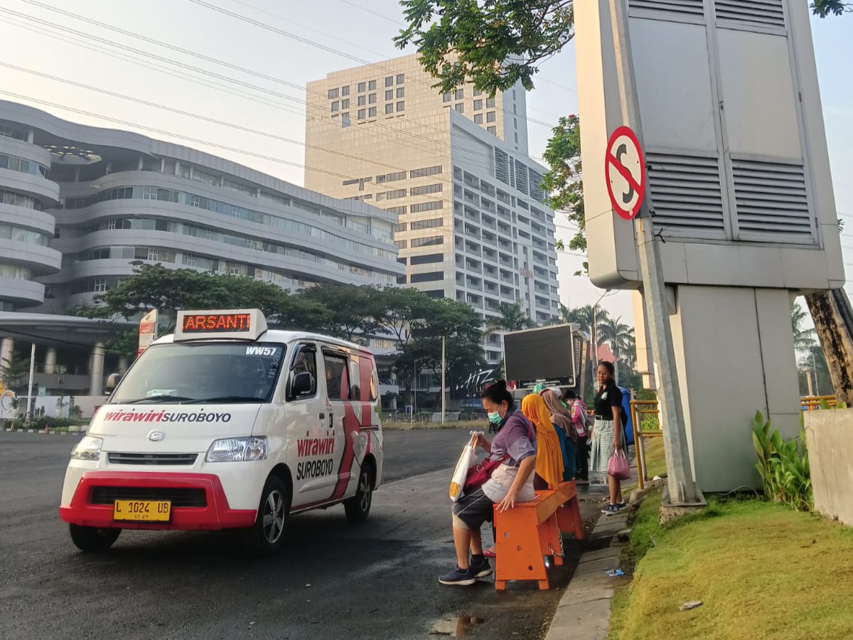 Bangku Inisiatif Warga di Bus Stop PTC Hilang Tak Sampai 24 Jam