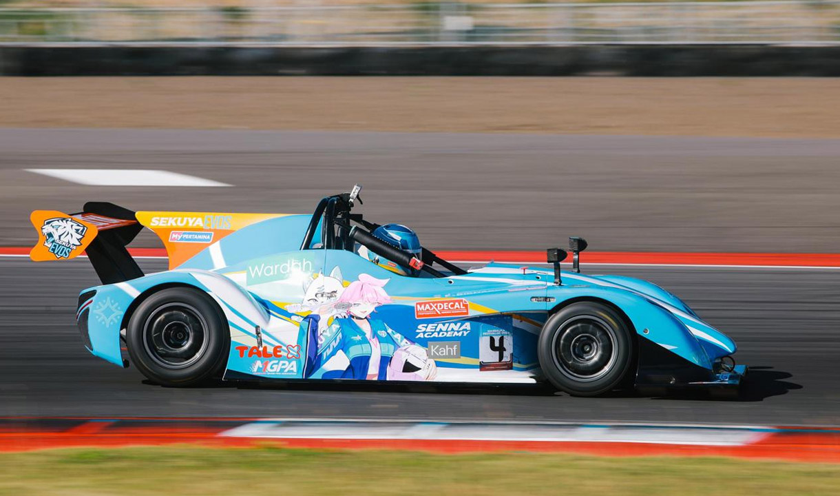 Maxdecal Support Radical Time Attack 2026 Melalui Livery ‘Starla x Roar’ di Mobil Erika Richardo dan J Owen