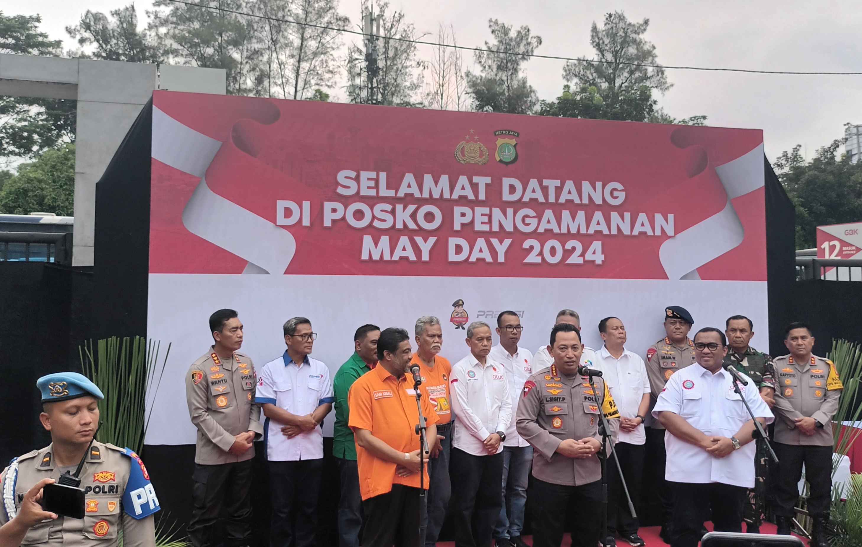 Hadiri Perayaan May Day di Senayan, Kapolri: Buruh Motor Penggerak Pembangunan