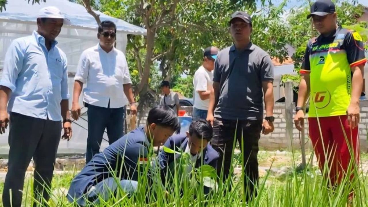 Tanam Pohon Bareng Mahasiswa, Bupati Lukman: Jaga Alam Tanggung Jawab Bersama