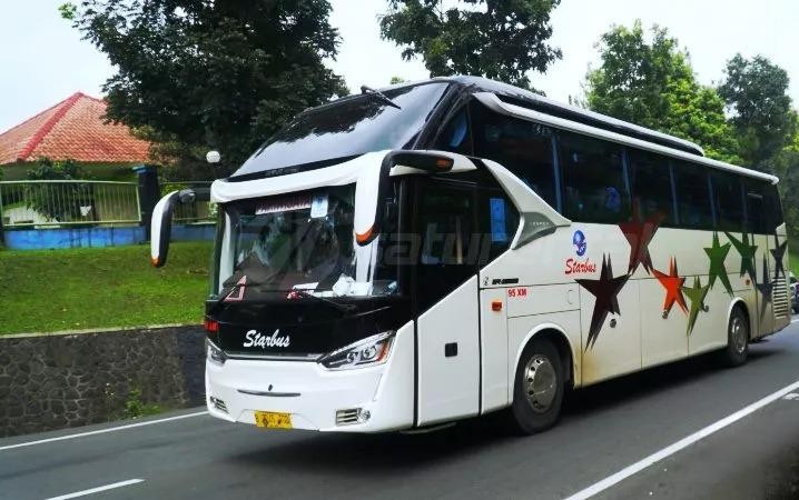 Nekat Curi Bus, Tukang Cuci Mobil di Bekasi Tabrakan
