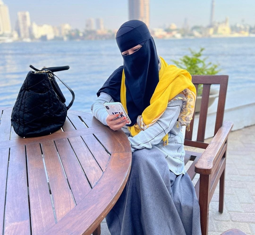 Cara Berpakaiannya Dipersoalkan Netizen, Ummi Pipik: Uje Memintanya Memakai Cadar sejak 2005