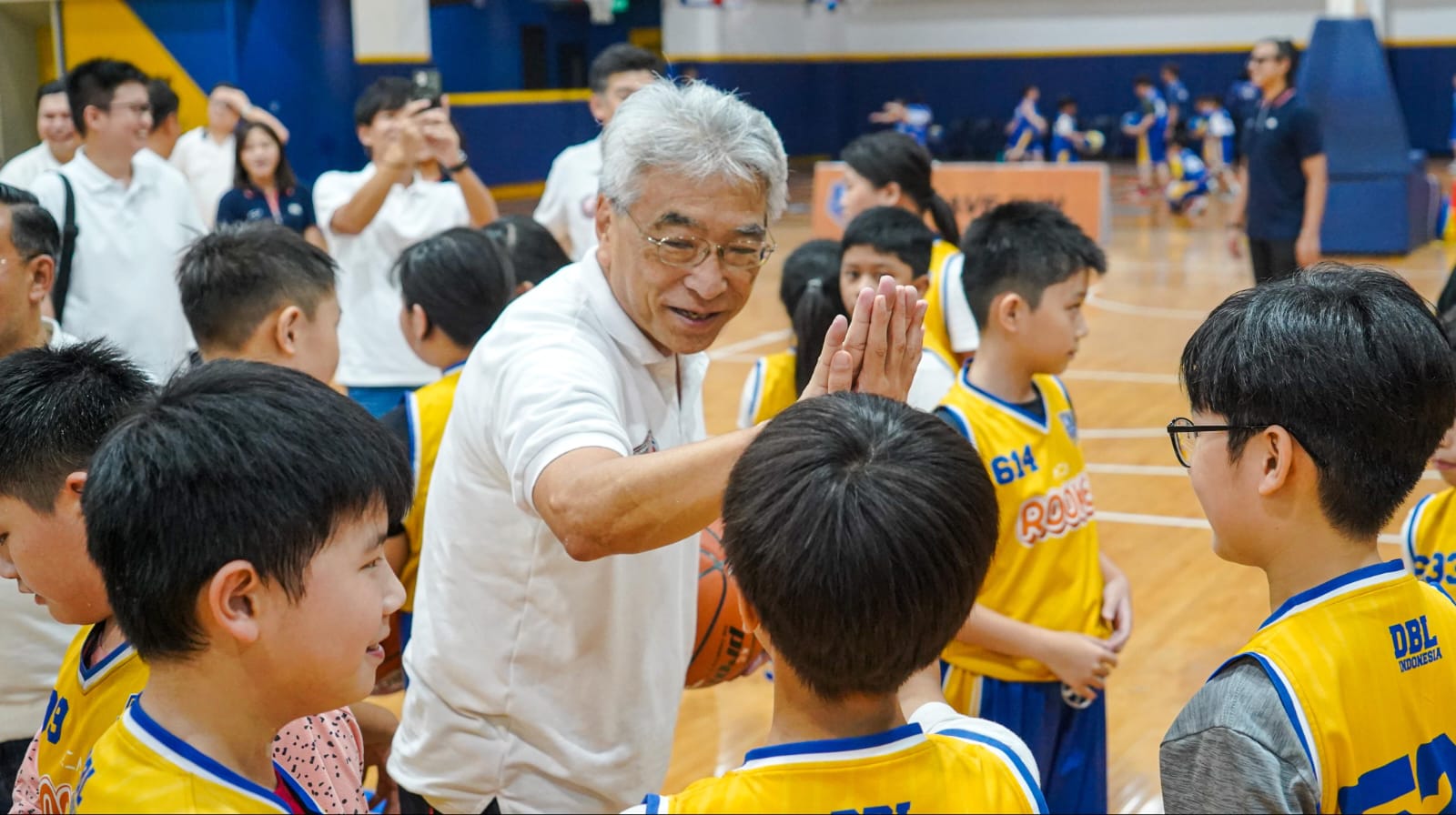 Dirut PT AHM Melihat Langsung Kejayaan Honda DBL di Surabaya