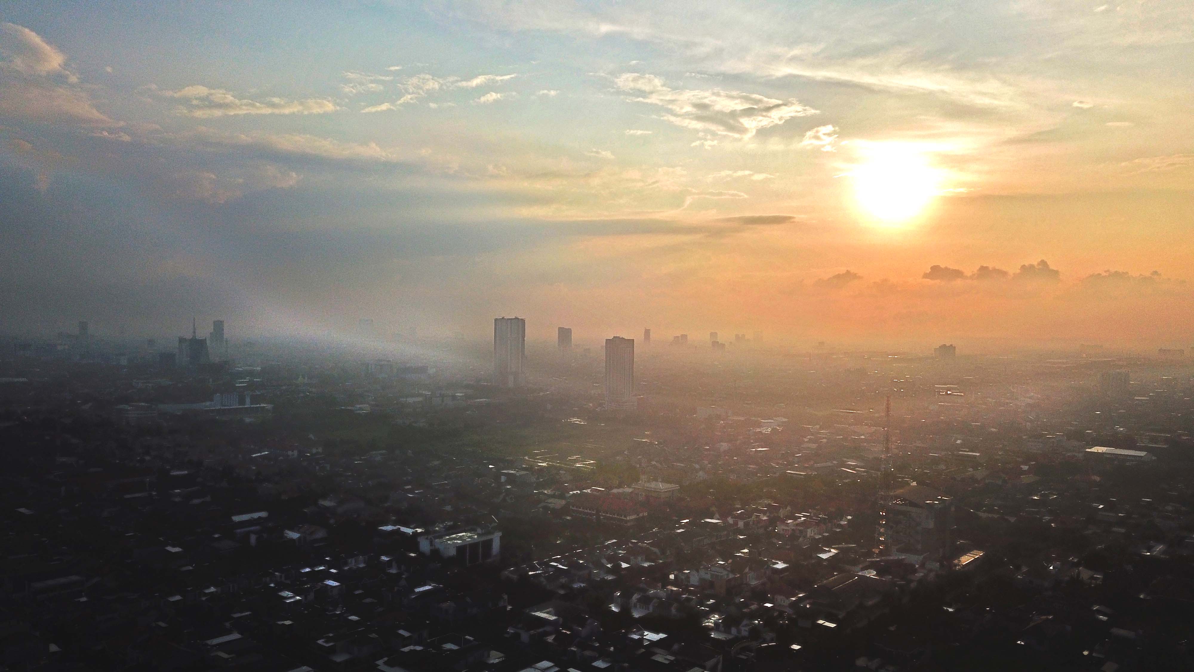 Turun Peringkat! Kualitas Udara Jakarta Pagi Ini Lebaik Baik dari Kuching dan Wuhan