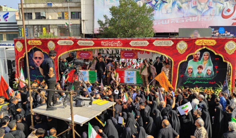 Komandan IRGCQF Jenderal Esmail Qaani Disambut Iran di Pemakaman Korban Israel Setelah Dikabarkan Tewas oleh Amerika