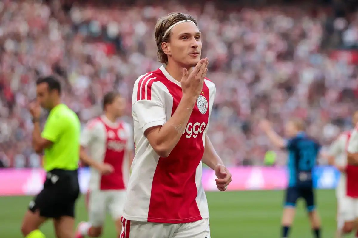 Mika Godts Resmi ke PSG, Ajax Sepakati Transfer Rp1,13 Triliun!