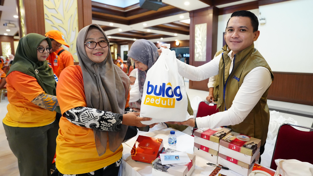 BULOG Berbagi Kepedulian kepada PJLP dan Masyarakat dalam Rangka HUT ke-59