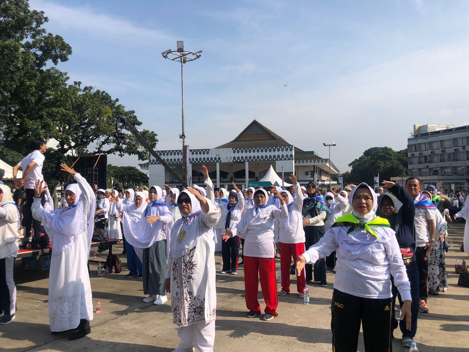 Kemenag Launching Senam Haji Hari Ini, Jamaah Lansia Antusias Meski Cuaca Terik