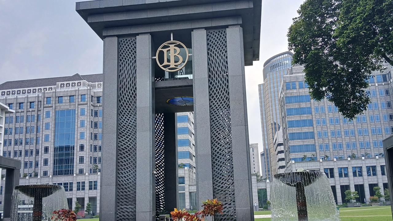 Rupiah Ambruk di Awal Pekan, BI Waspadai Risiko Inflasi Global