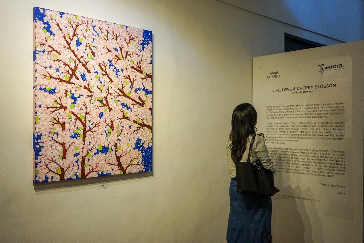 Menginspirasi Lewat Sapuan Kuas, Pameran Seni Sonja Irawaty di ARTOTEL Surabaya