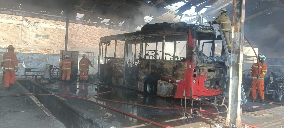 Bengkel Pool Damri Kebakar, Bus Listrik Tinggal Kerangka